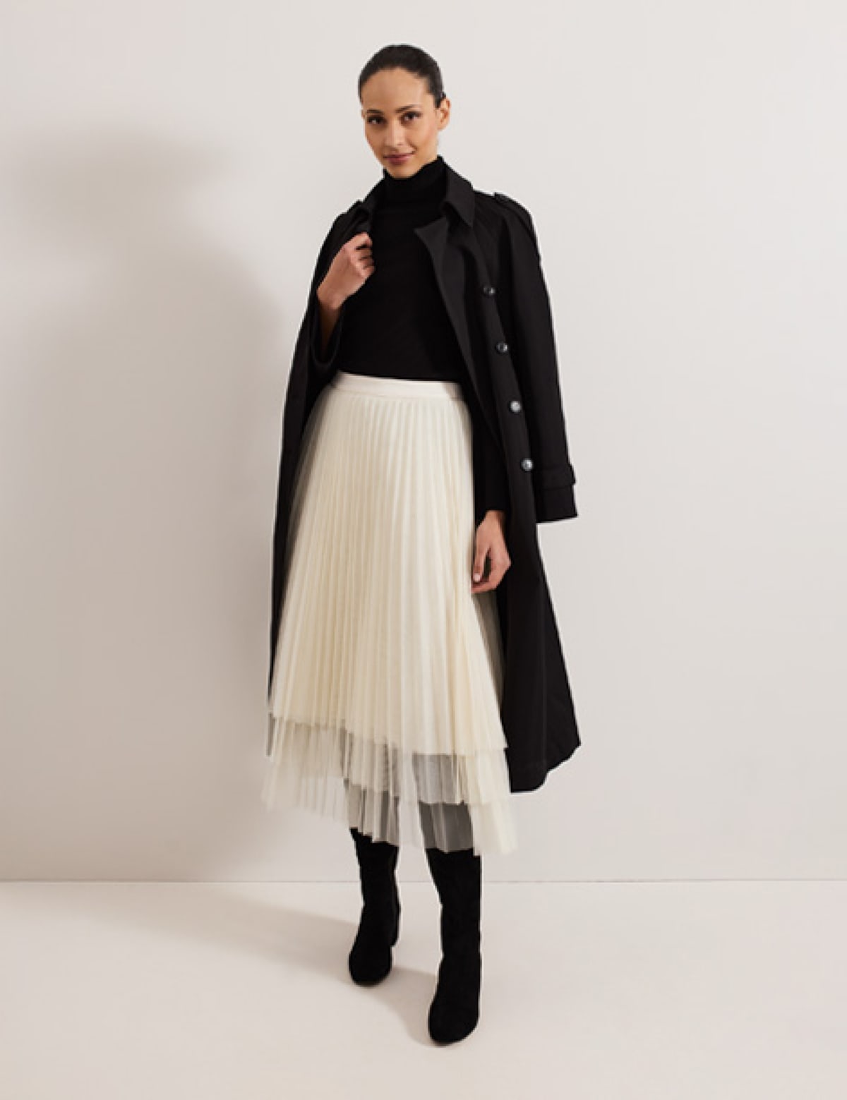 Woman wearing Phase Eight outfit